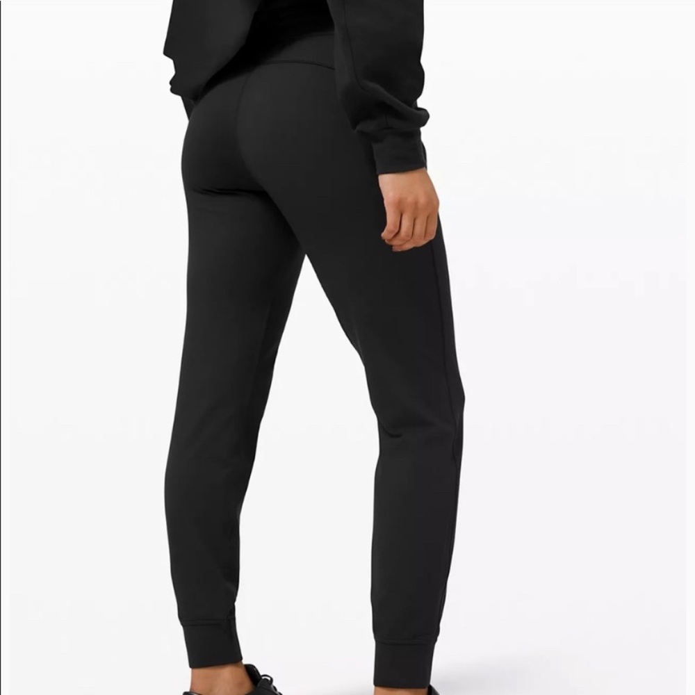 NWT Ready to Ruru HR Jogger - Size 4